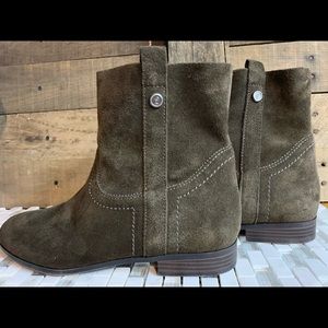 Frye and Co. Olive Suede Boots Sz. 9 NWOT